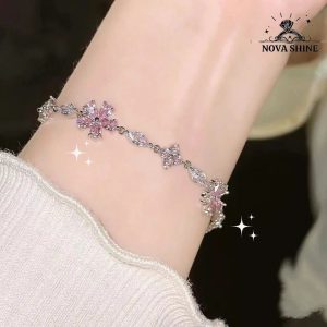 2 mẫu lắc tay bạc nữ cá tính – Tạo điểm nhấn phong cách đầy ấn tượng 4 Lắc tay bạc nữ cá tính