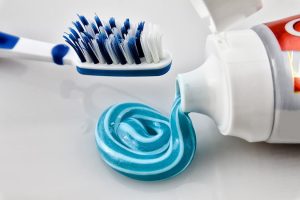 cách làm trắng dây chuyền bạc